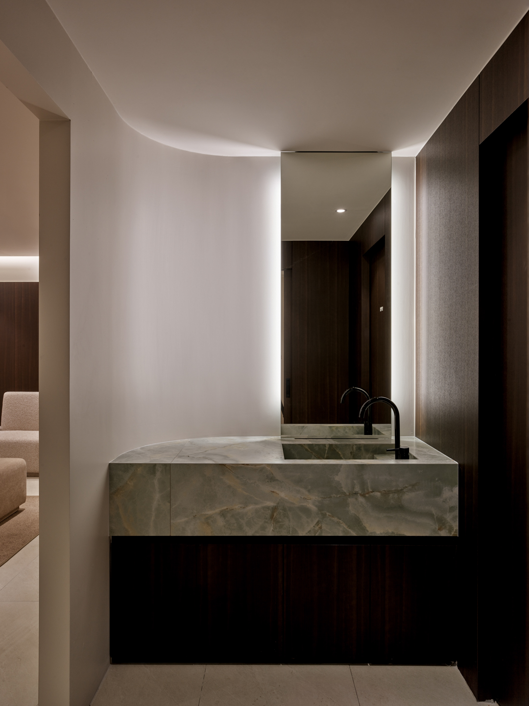 丹雅皮膚科舒適的休息等候區實拍