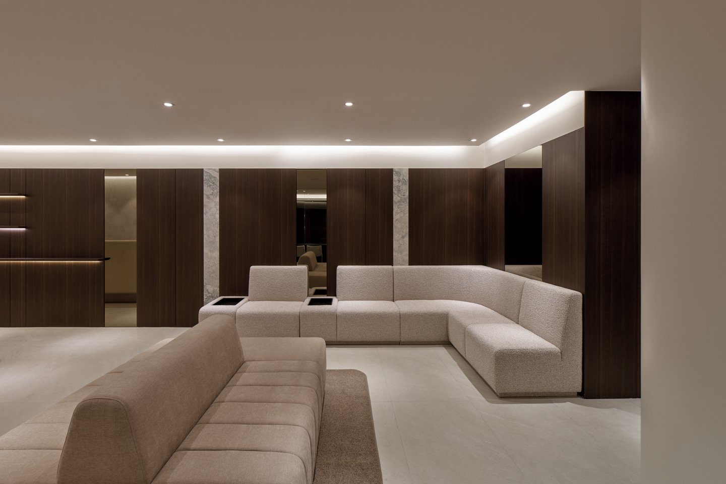 丹雅皮膚科前台接待與預約服務區